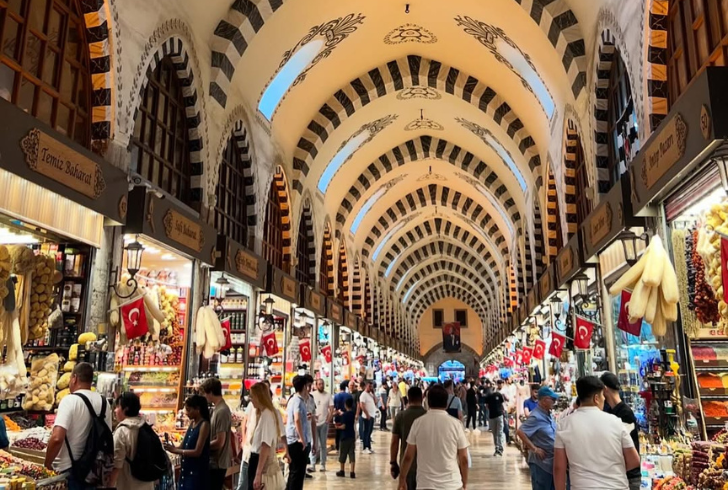 Spice Bazaar shopping in Istanbul