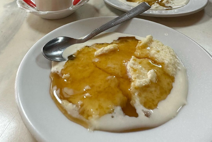 Traditional Turkish breakfast with bal kaymak